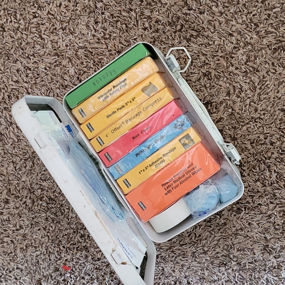 Vintage BNSF RR 1st aid kit. - Picture 3 of 10